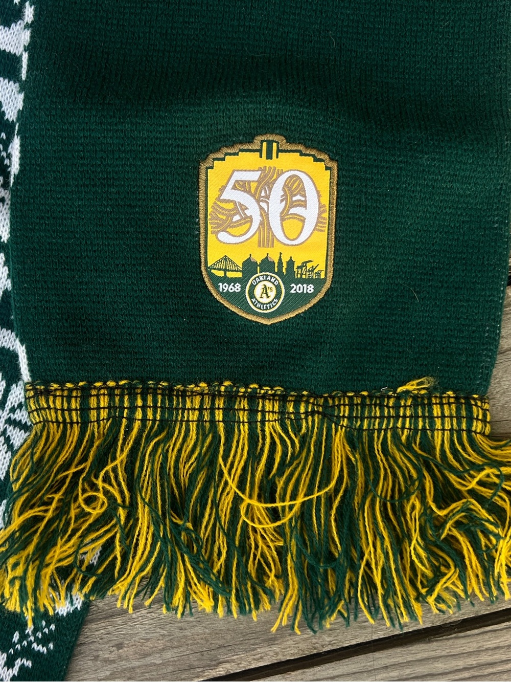 Oakland A’s 2018 50th Anniversary Scarf and Gloves - Picture 3 of 4